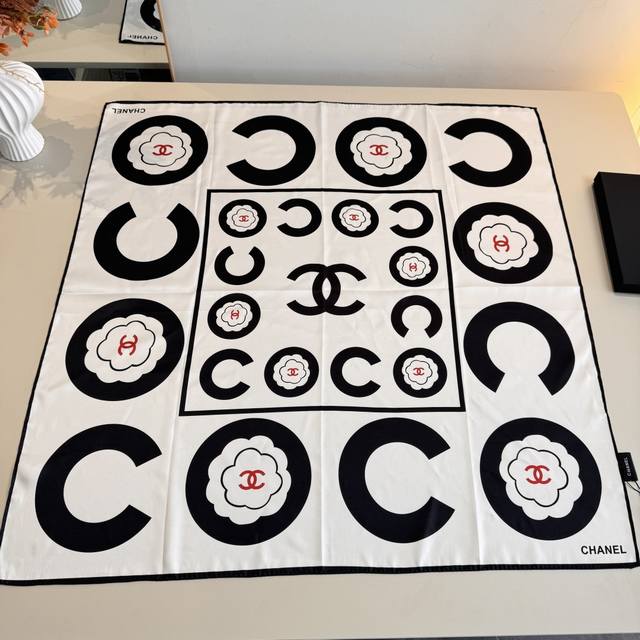 This new Chanel Coco scarf is absolutely gorgeous! [crying emoji] A top-tier, ex