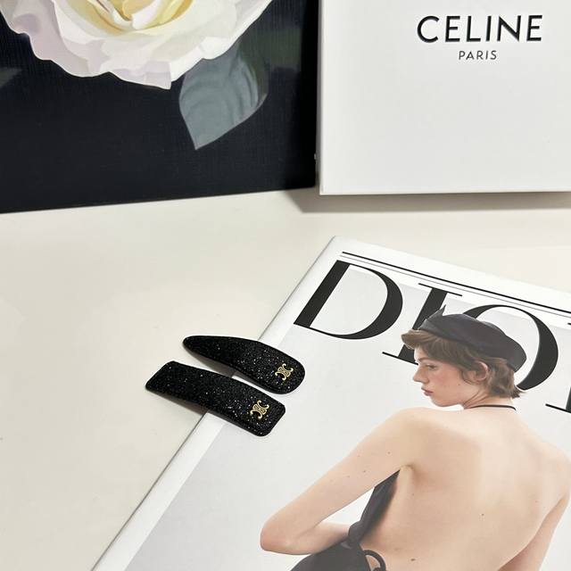 特 两件套 配全套包装celine 赛琳 今年最好卖的新款vintage中古复古发夹超仙的一对 时髦精 随便入的款 特 两件套 配全套包装celine 赛琳 今年最好卖的新款vintage中古复古发夹超仙的一对 时髦精 随便入的款