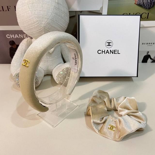 特 两件套 配专柜包装 Chanel 香奈儿 最新爆款来啦丝绒两件套发箍发圈优雅的girl值得入手 非常好搭配 气质有品位建议两个一齐佩戴 神奇的仙 特 两件套 配专柜包装 Chanel 香奈儿 最新爆款来啦丝绒两件套发箍发圈优雅的girl值得入手 非常好搭配 气质有品位建议两个一齐佩戴 神奇的仙