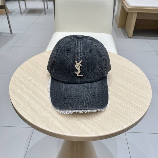 YSL Saint Laurent lace-trimmed baseball cap, a simple and casual Korean style. T