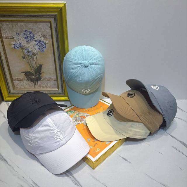 劲爆春夏新款 Moncler 蒙口 速干原单棒球帽，欧美重工手法，曰韩潮流，时尚大气，美女必入款配防尘袋出行旅游必备！！！