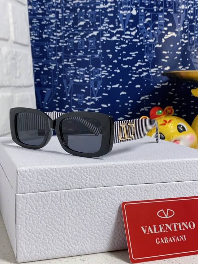 Valentino华伦天奴 韩版方形遮阳情侣款男女高级感ins墨镜潮大框圆脸显脸小太阳眼镜 简单不失优雅 简约风 男女通用
