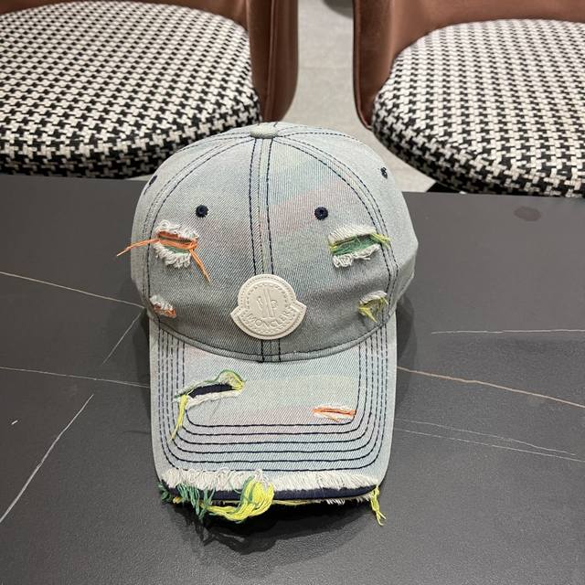 Moncler蒙口 新款灯芯破洞牛仔棒球帽 ， 质感满满.今年灯芯饿真的yyds ～