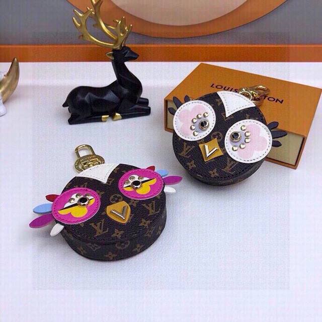 Original packaging Louis Vuitton Love Bird keychain and bag charm. Exclusive ori