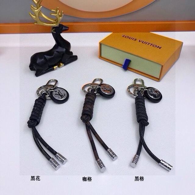Original packaging Louis Vuitton M67224 Leather Rope keychain (original packagin