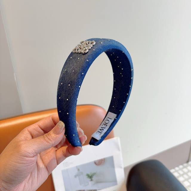 配包装 Loewe 罗意威 新款海绵发箍特供面料头箍、尖端网红最新款来袭 ！ 让你的魅力绽放 清新淑女范让时尚更简单！