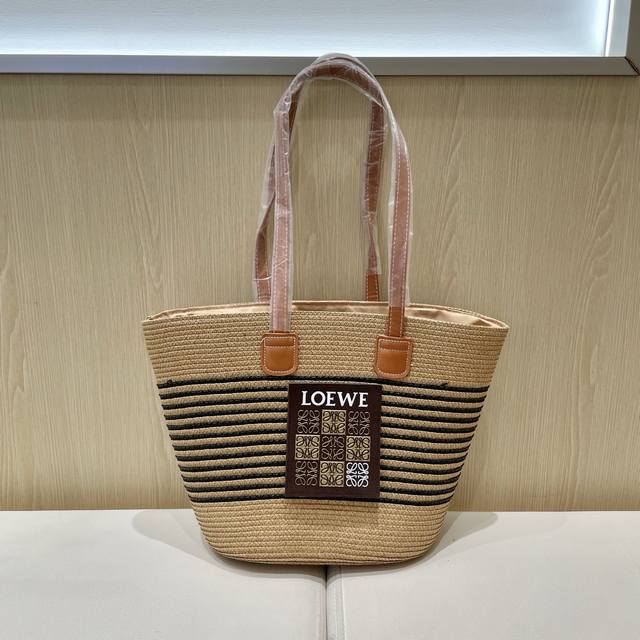 Lo*We 罗意威新款编包，斜挎草包，夏日旅游必备，牛皮肩带，超级百搭，限量版哦上宽40Cm 下宽23Cm高度30Cm