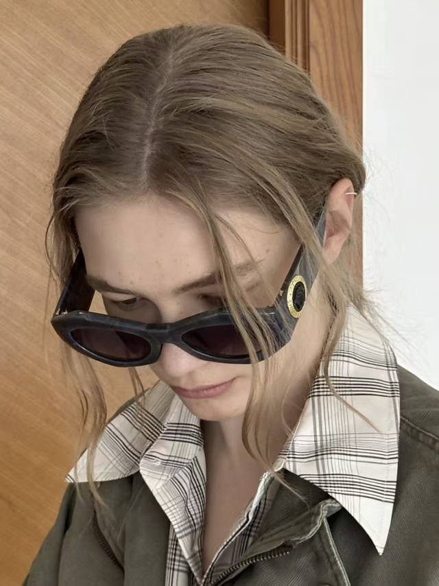 Versac*Model：Ve 422 Esize：51口21-145