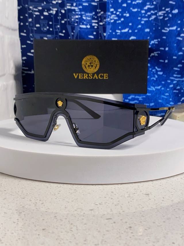 Versace范思哲 2026新款人头连体金属太阳镜ins明星同款走秀时尚摇滚墨镜男女 大框