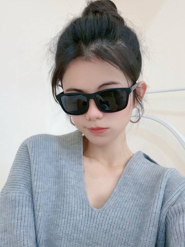 偏光系列太阳镜 原版出货 巴宝莉网红超爆款经典奢华全球风 [亲亲] 时尚方框太阳镜 气质非凡 经典大框款式太阳眼镜[篮球] 顶级品质 奢华logo 型号：B32