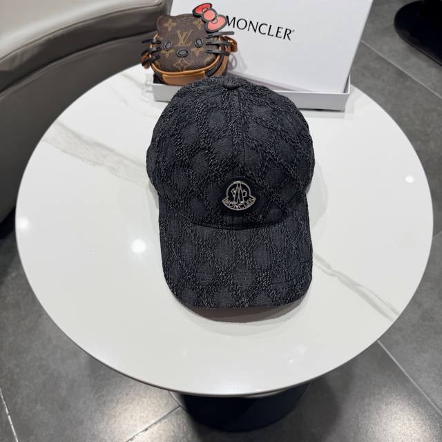 盟可睐 Moncler 蒙口*美式复古刺绣棒球帽高版本专柜款，字母精细~帽子本身很有型 疯狂打call炒鸡好搭衣服 氛围感直接拉满！