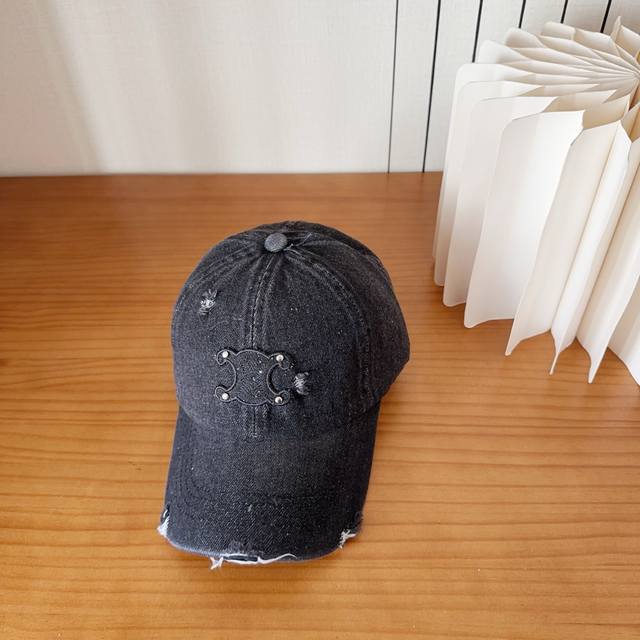 Celine塞琳春夏走秀爆款棒球帽 原版定制，简约时尚，搭配同色t恤 简直不要太好看