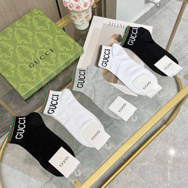 配包装 一盒五双 Gucci 古奇 好看到爆炸欧美大牌短筒袜潮人必不能少的专柜代购品质 短筒袜子 ，搭配起来超高逼格 时髦度爆表啊啊啊啊～～推荐推荐推荐～～必入