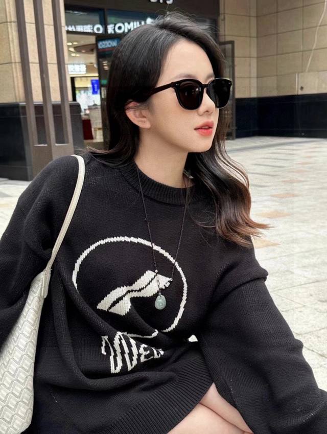 Gucci开春新款一体镜 大框太阳镜男女同款 爆款大框尼龙太阳镜 超逼格超酷 镜腿品牌设计感强 Nice~~~ 型号g4803