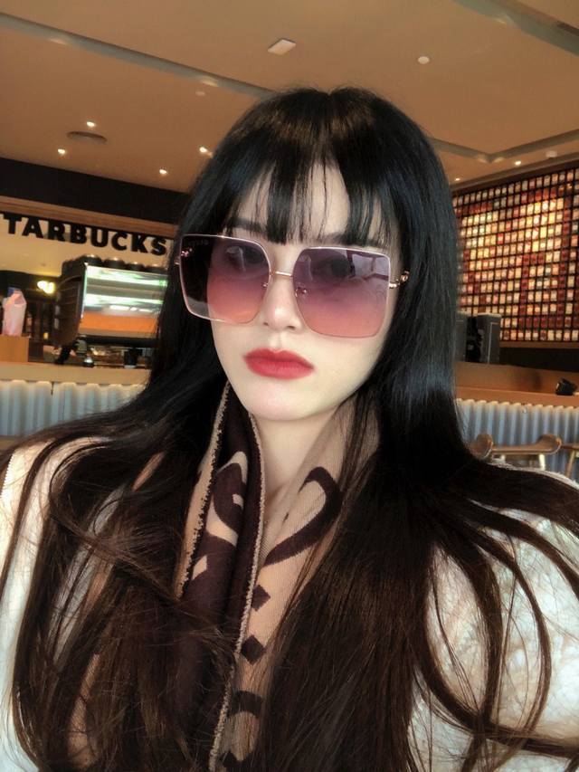 Gucci-古驰意大利进口时尚潮流奢华装饰太阳眼镜 高清偏光太阳镜明星海报款 超高复杂工艺 立体质感十足 认真看细节哈现货型号：G5305