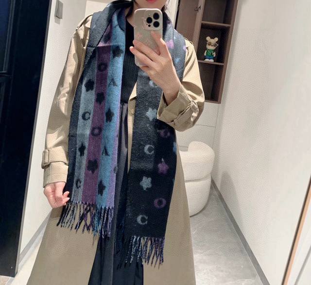 is so beautiful! Not only is it stylish, but it's also high-quality; the fabric
