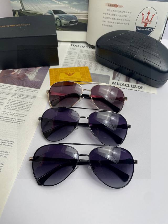 新款阿玛尼armani ：原单品质男士女士偏光太阳镜 材质：高清宝丽来偏光镜片、板材印字logo镜腿。看细节就知道大师手工制作设计，做工精致，高端大气，适合旅游
