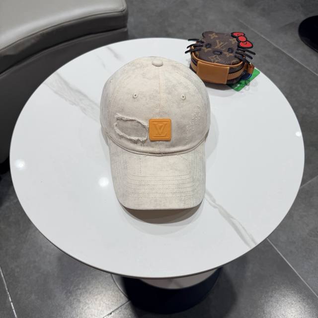Lv路易斯新款棒球帽，男女同款 ！！