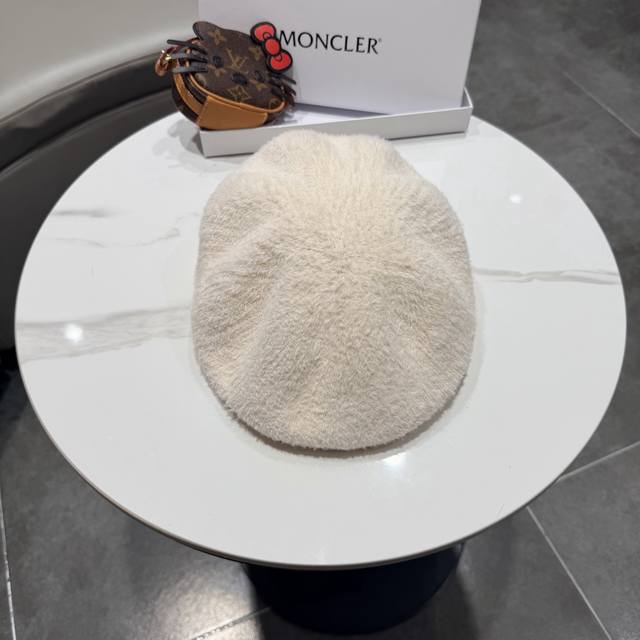 Prada 2025 Hot Selling Iceland Beret for Women, New Winter Style, Fashionable an