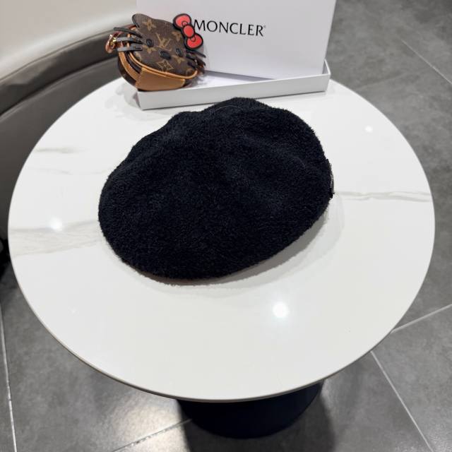 Prada 2026 Hot Selling Iceland Beret Women's Winter New Style INS Fashionable Ve