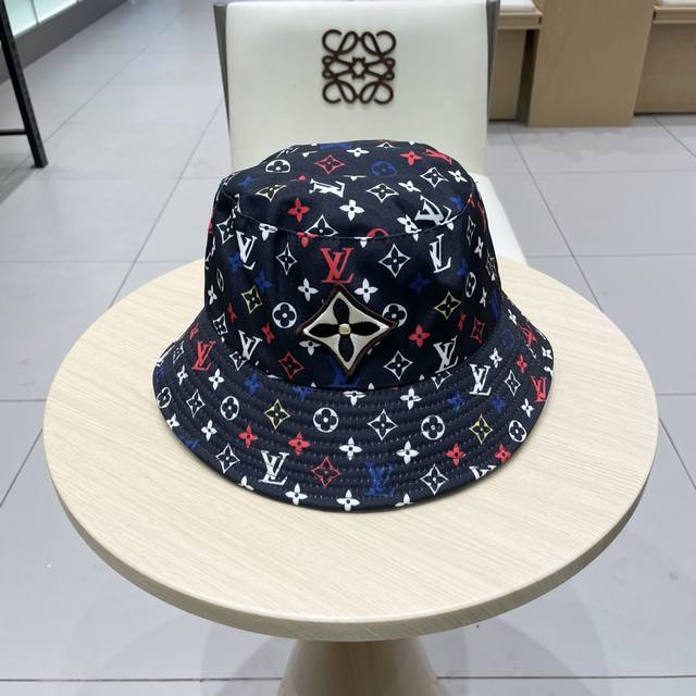Lv新款渔夫帽，老花字头围57Cm
