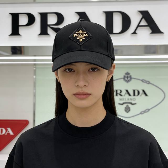 Special offer with dust bag. Prada 2026 new minimalist men's and women's basebal