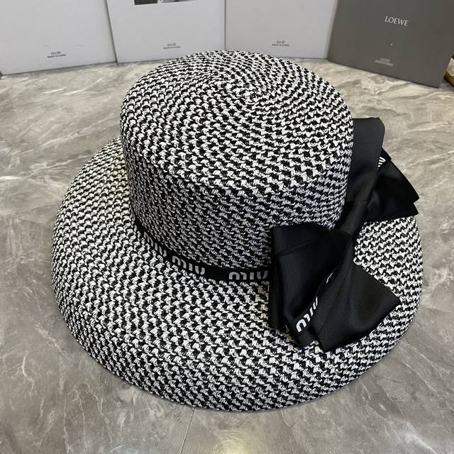 Miumiu缪缪盆帽2026新款黑白拼鱼丝线草帽