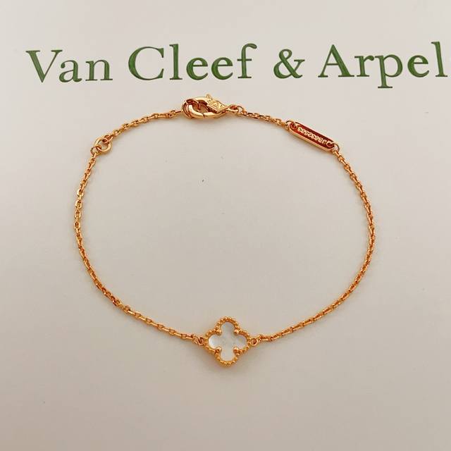 Vs053 Vancleef*Arpel* Latest White Mother-of-Pearl Four-Leaf Clover Small Silver