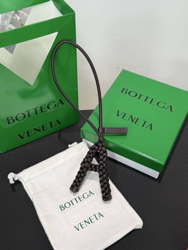 New hand-woven BV 26-letter letter piece, shipping the next day! Made entirely b