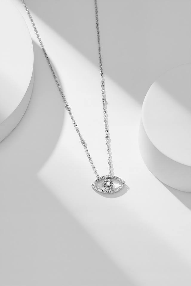 Messina full diamond Eye of the Soul necklace, its dazzling brilliance and capti Messina full diamond Eye of the Soul necklace, its dazzling brilliance and capti