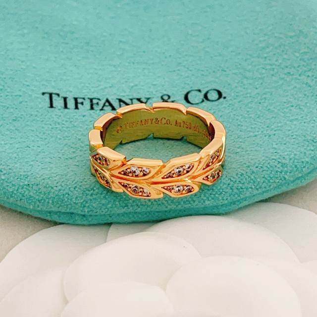 Size: 6, 7, 8. Tiffany's latest rose gold and diamond-set leaf ring, made of the