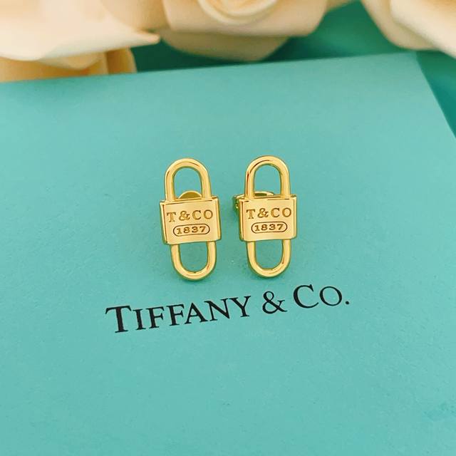 Tiffany's latest gold double-lock earrings, made of the same brass material as t