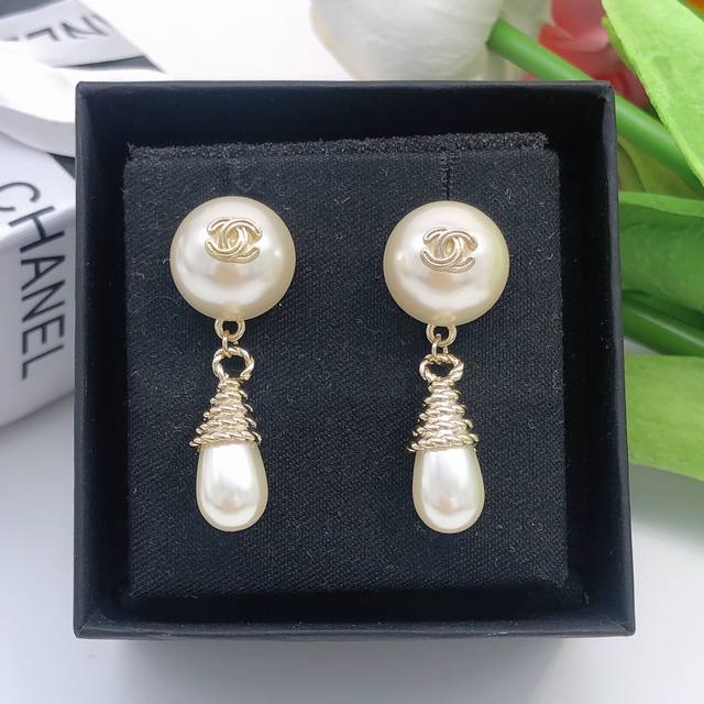 The new Chanel Spring Summer teardrop earrings (model xed0445) are absolutely go