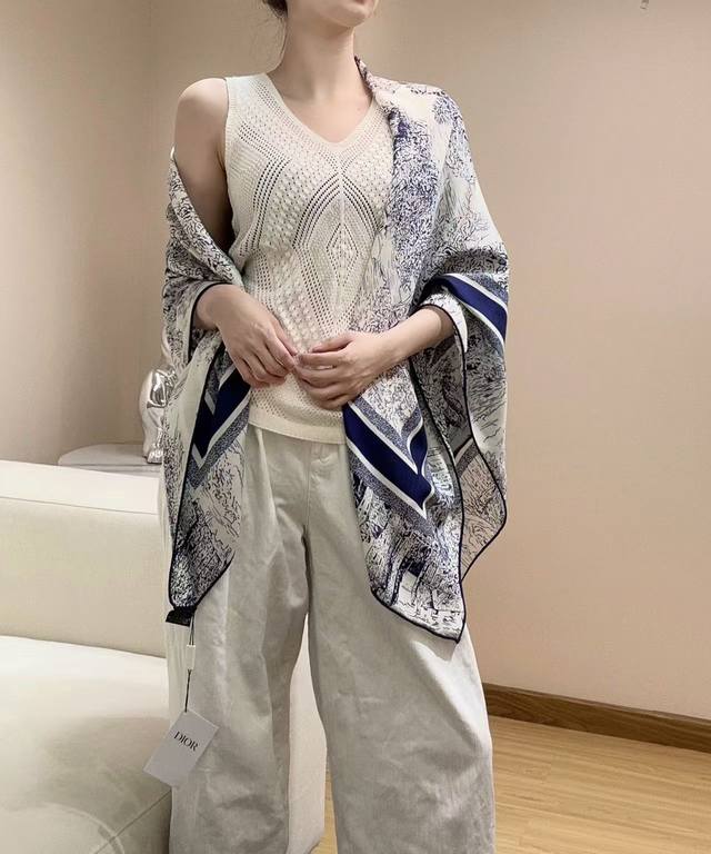 270 秋冬新款 苏格兰茹伊丝巾 Size135×135Cm 30真丝70羊绒 茹伊印花时尚与经典的象征pietro Ruffo 巧妙结合传统与现代，以经典动物
