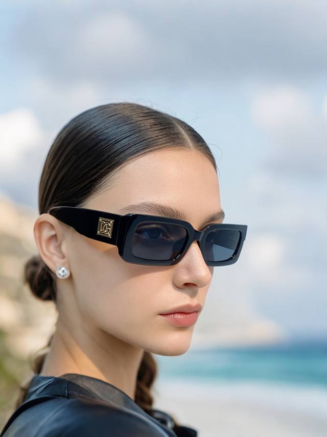 Dolce & Gabbana 2026 New Retro Square Frame Sunglasses | A stylish weapon for ex
