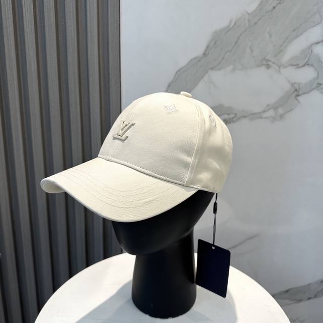 High-quality replica Louis Vuitton baseball cap, a classic and timeless piece wi