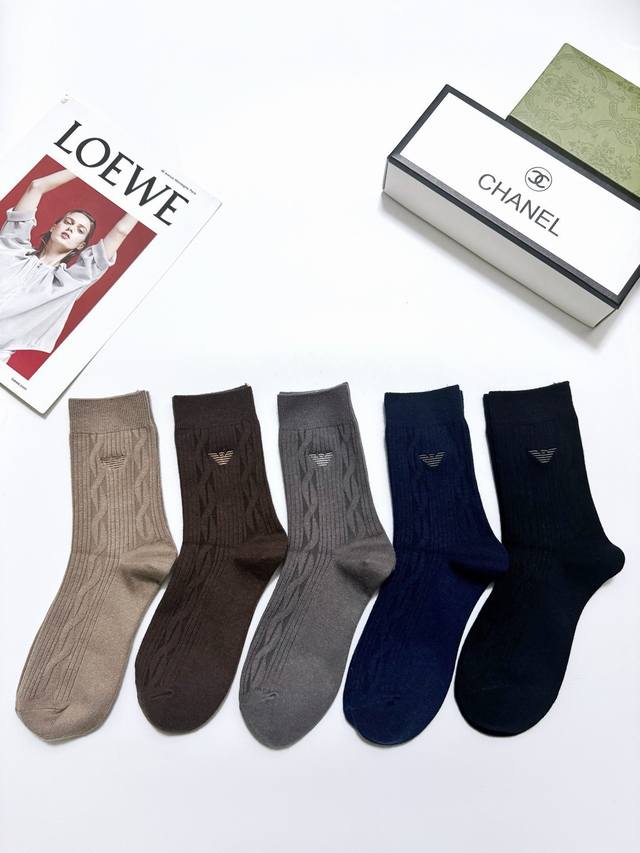 70 Packaged with One box contains 5 pairs of men's socks. Armani classic embroid 70 Packaged with One box contains 5 pairs of men's socks. Armani classic embroid