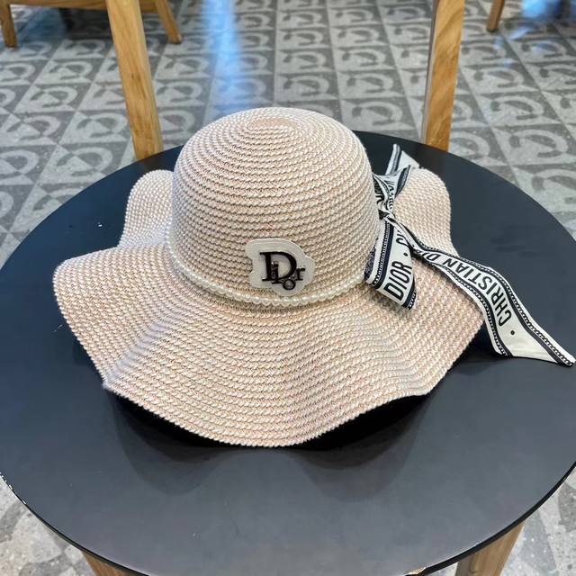 Dior 2026 New Sun Hat, a large sun hat with a wavy brim design. Lightweight and