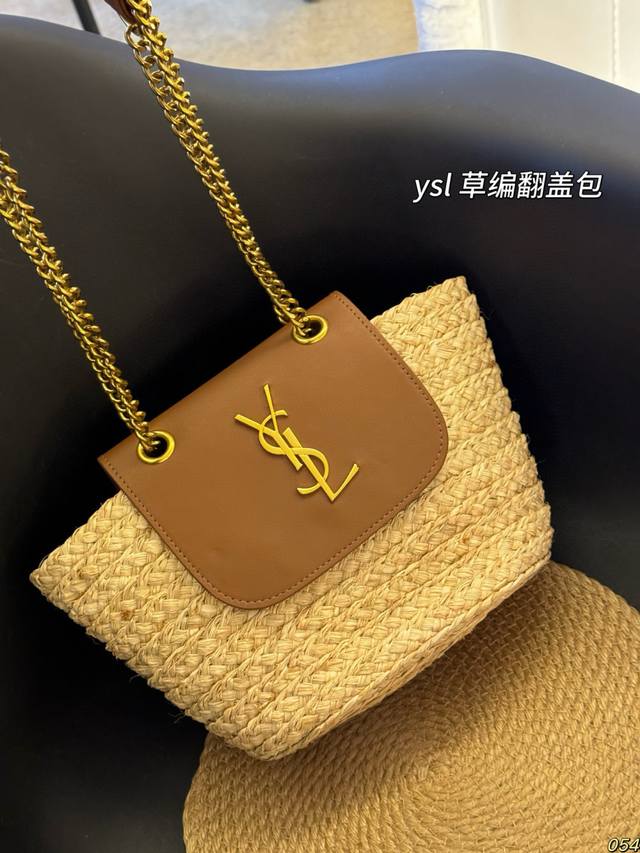 190￥pp 16*15Cm Ysl拉菲草编织手袋 搭配植鞣皮，标志性 Ysl 徽标点睛，Ysl推出一系列夏日度假草编包。手拎包、单肩、Hobo 手袋、迷你水桶