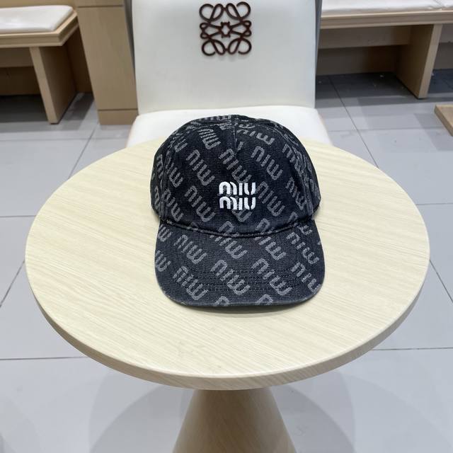Mium denim baseball cap, a versatile everyday style