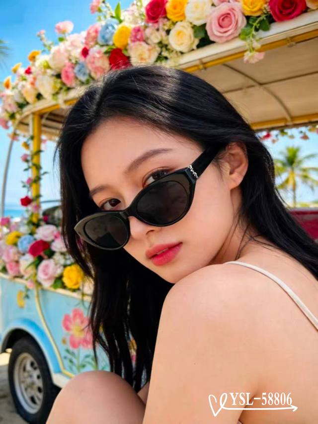 圣罗兰-Ysl . 宝丽来树脂高清镜片 . Tr90镜架-轻便佩戴舒适 . Size：57-16-148， . 新款Ysl家太阳镜减轻强光负担，遮挡有害光线防辐