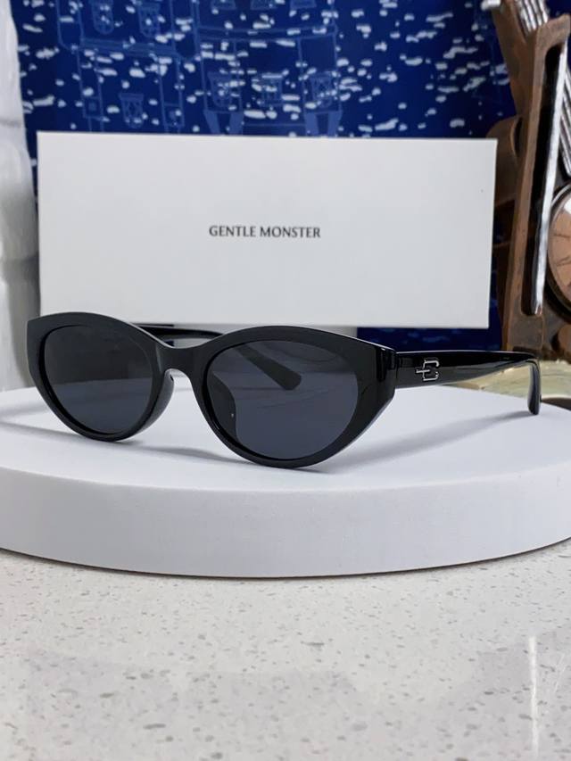 Gentle Moster Gm 古力娜扎同款猫眼偏光墨镜女2026新款高品质 显瘦太阳镜紫外线 型号：Tr1080