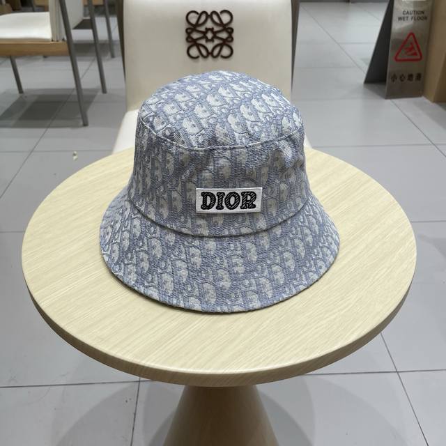 Dior's new original bucket hat, exquisite and stylish, very cool and fashionable