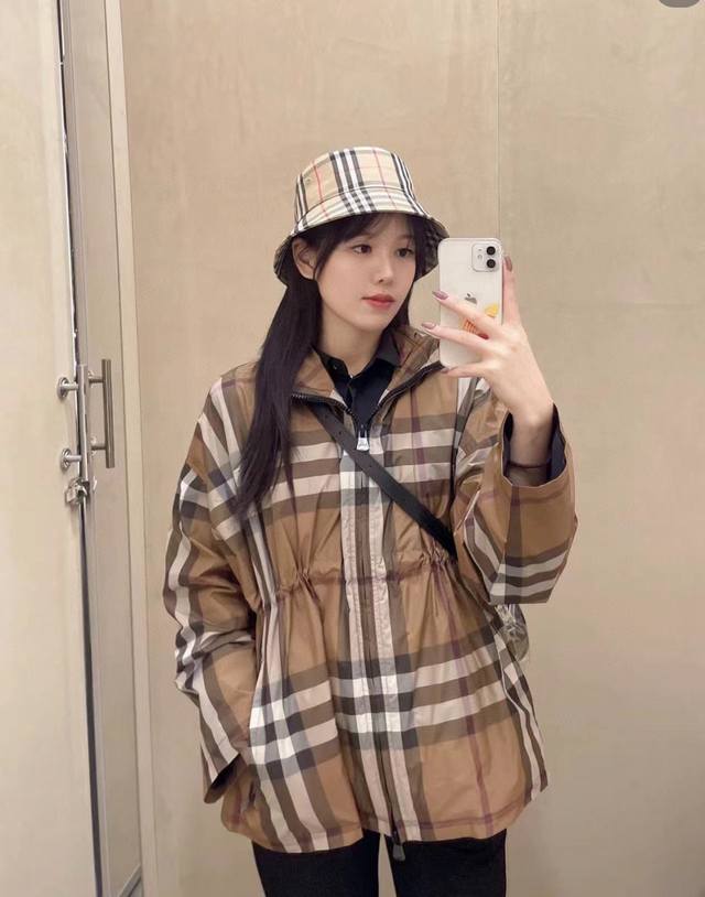 60 Burberry original single-piece bucket hat, a best-selling style from boutique