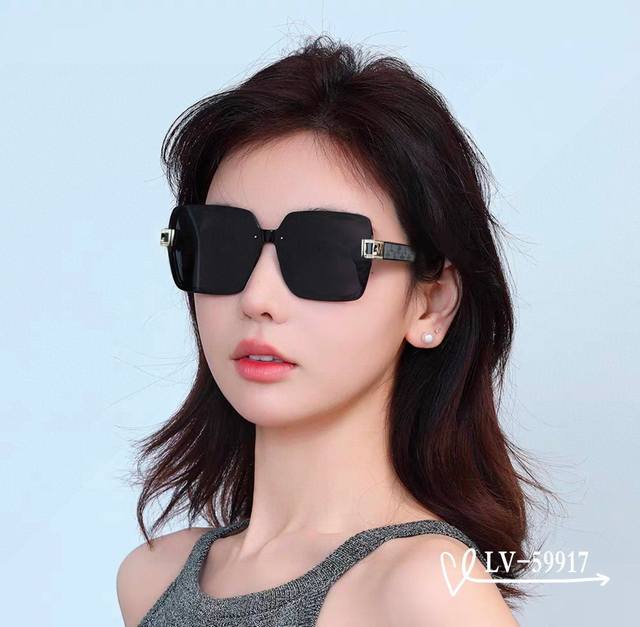 Louis Vuitton - Lv . Polaroid resin lenses . Lightweight and comfortable frame .