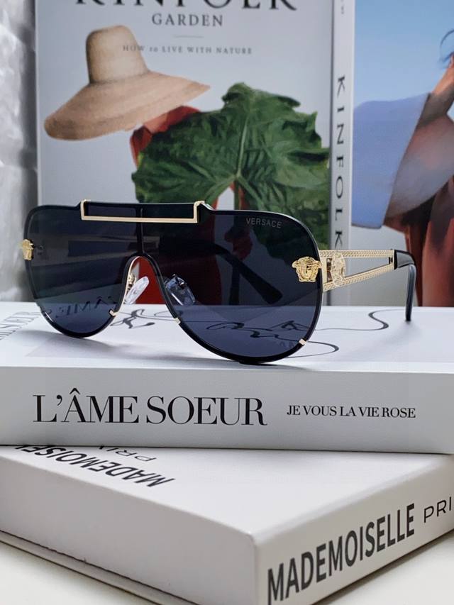 Versace New Trendy Oversized Letter Sunglasses for Women, UV Protection, Integra Versace New Trendy Oversized Letter Sunglasses for Women, UV Protection, Integra