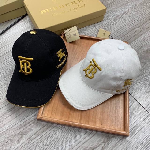 p。B家。Tb &战马 刺绣款 超A品质 最新款！时尚潮流，高端做工！每一个帽子都是用心之作！牛津材质！头层牛皮！配盒子、防尘袋、卡片！非一般的品质，细节也很重