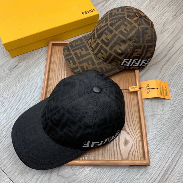 p。F家。织带款-经典F 超A品质 最新款！时尚潮流，高端做工！每一个帽子都是用心之作！牛津材质！头层牛皮！配盒子、防尘袋、卡片！非一般的品质，细节也很重要。真