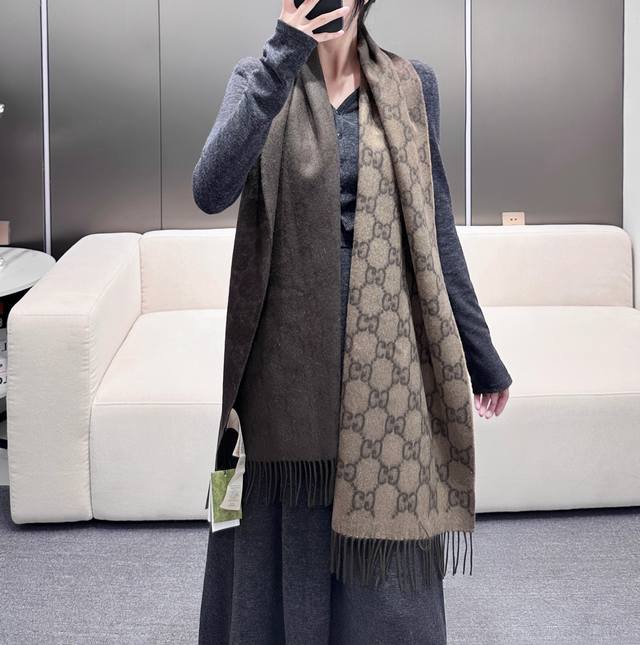 180 Gucci Perfect Gradient Scarf! High-quality reversible Gucci scarf, a must-ha