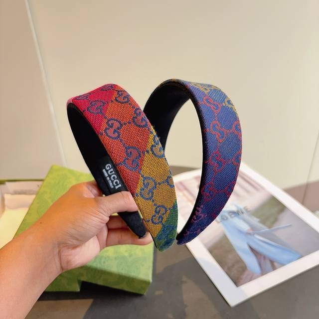 Comes with packaging. 's new Gucci double-layer headband, a popular style among
